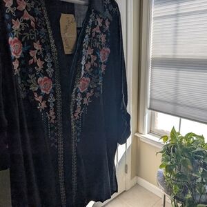 Andree By UNIT Embroidered Top